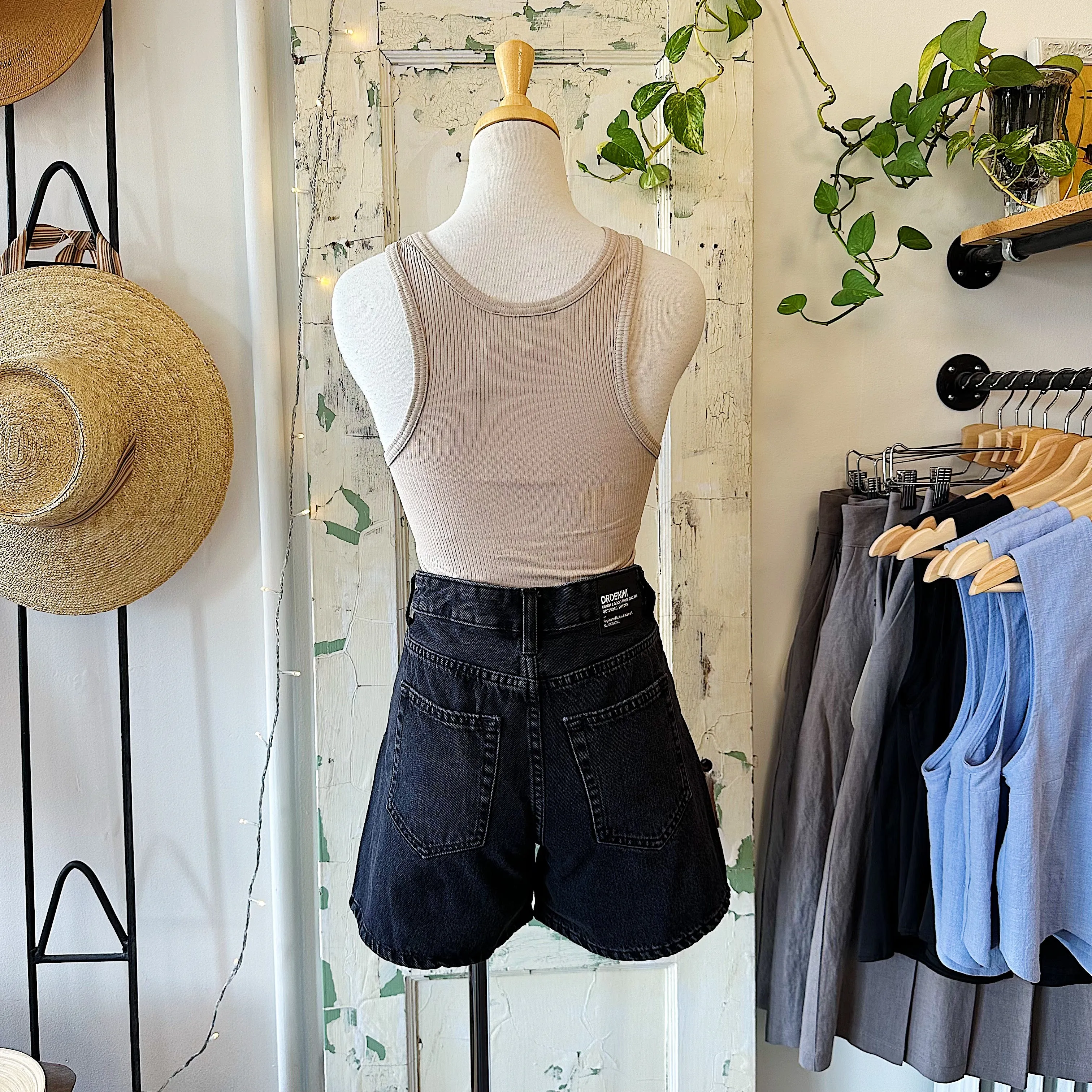 Dr. Denim // Nora Shorts Retro Black
