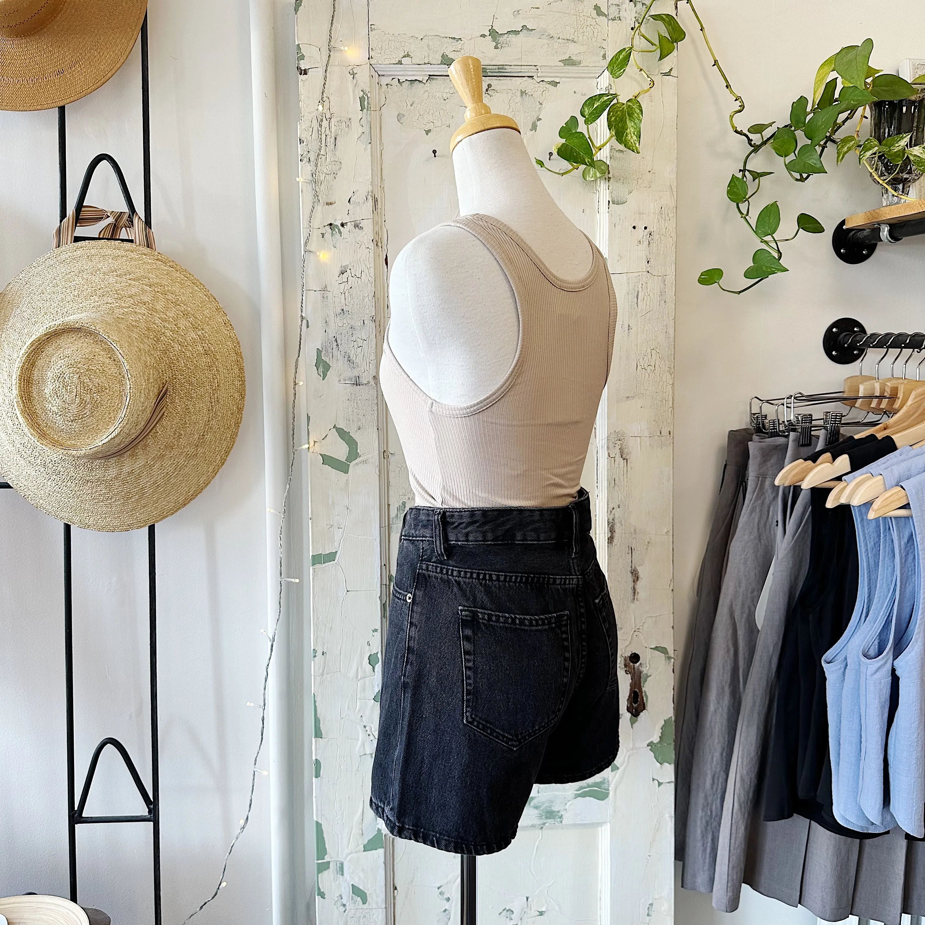Dr. Denim // Nora Shorts Retro Black