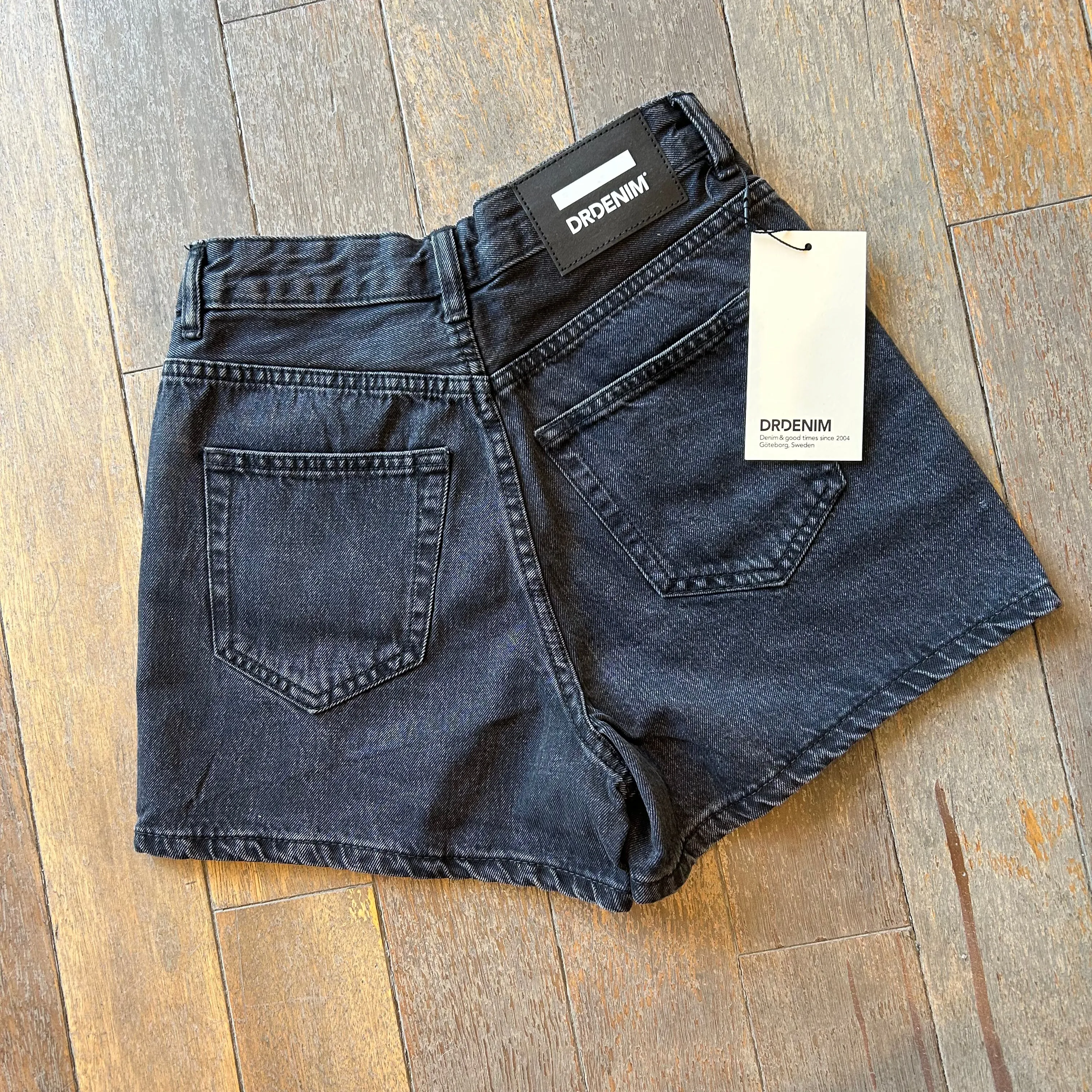 Dr. Denim // Nora Shorts Retro Black