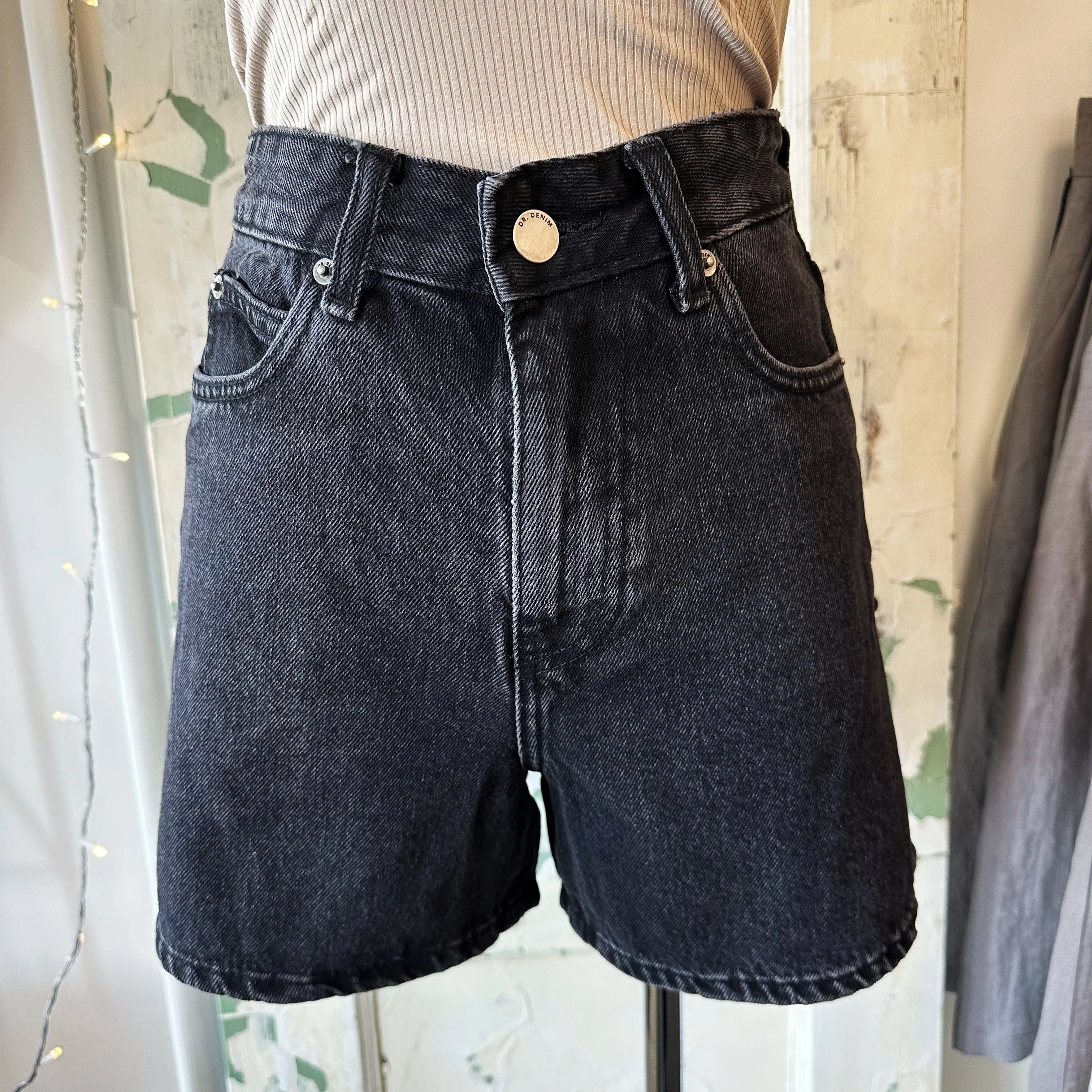 Dr. Denim // Nora Shorts Retro Black